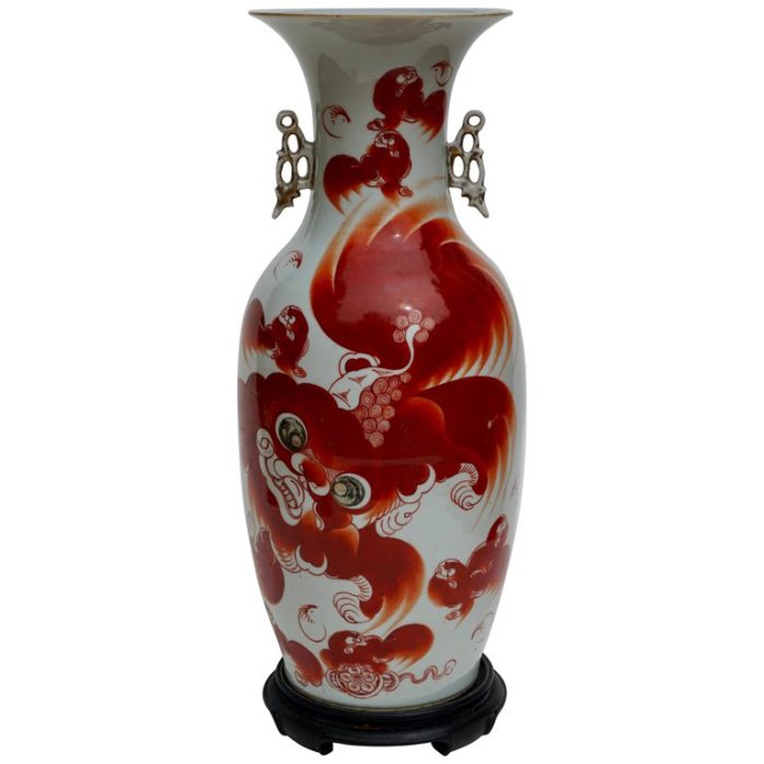 Qing Dynasty Chinese Porcelain Foo Dog Vase, 19th Century