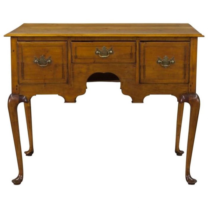 American 18th Century Maple Dressing Table