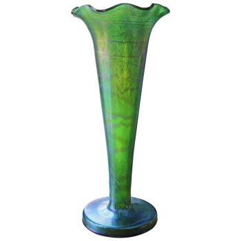 Monumental Austrian Fritz Heckert Changeant Trumpet Vase, circa 1900.